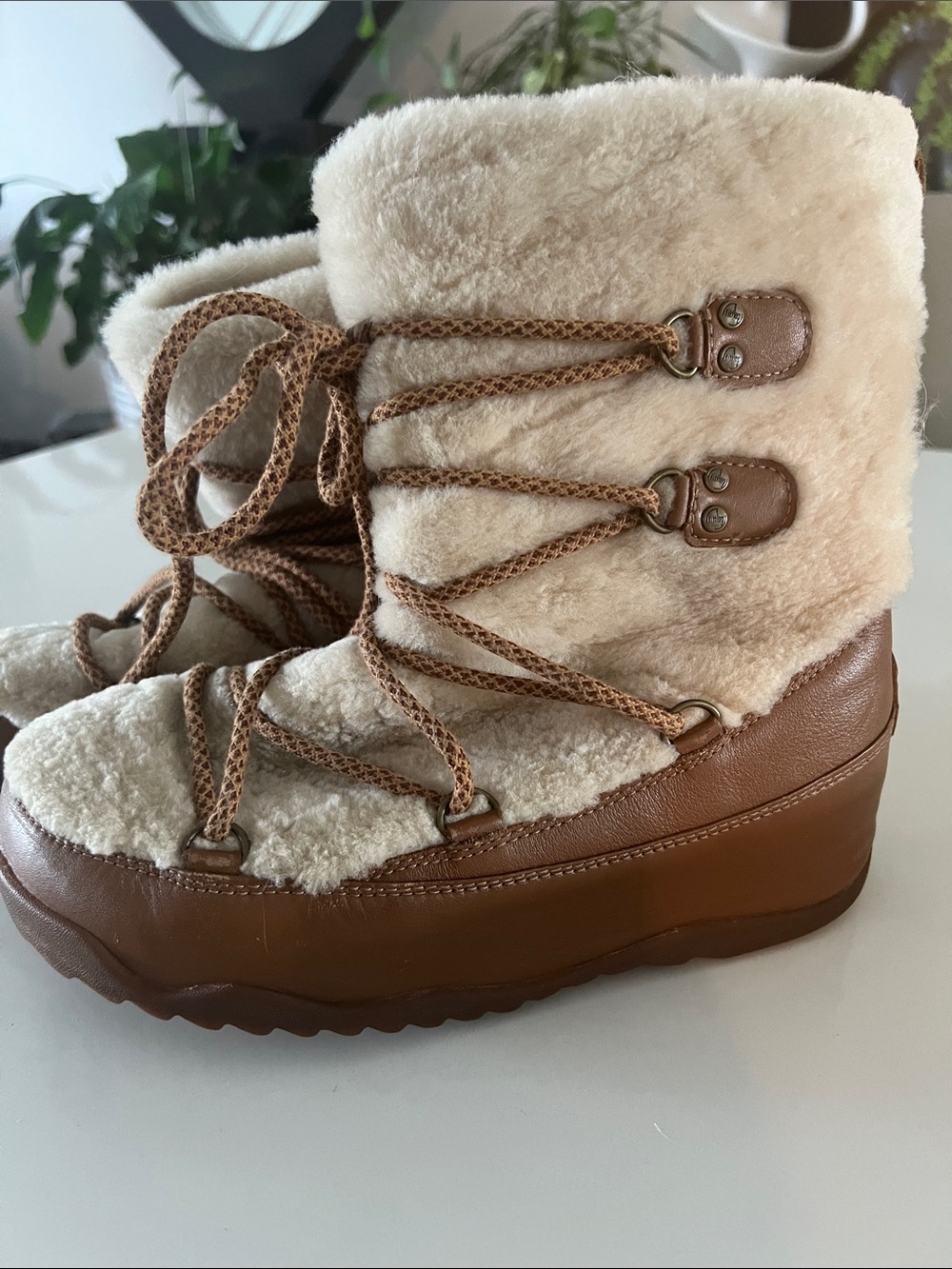 Fitflop Women’s Faux-Shearling Lace-Up Winter Boots - Cream & Brown
